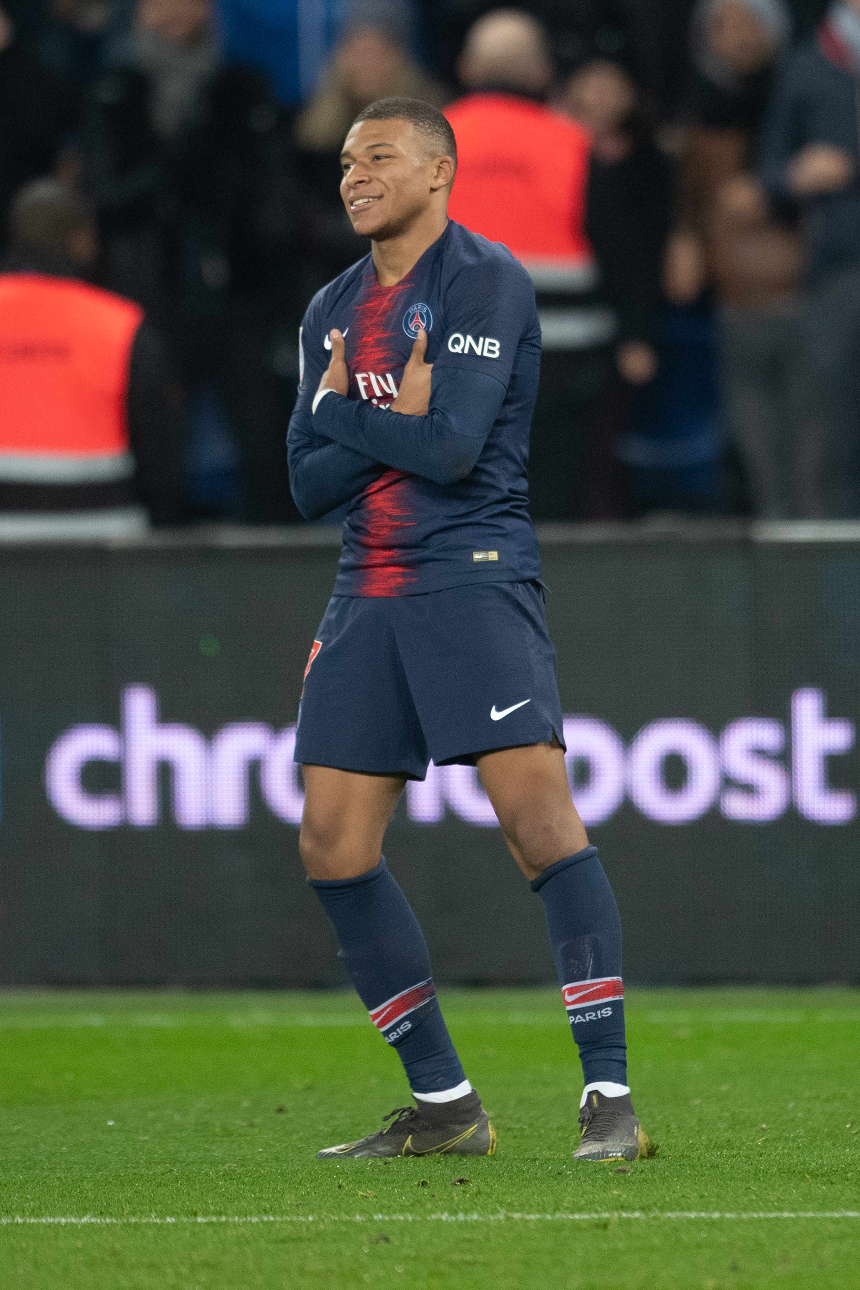 湖人詹姆斯关键时刻命中绝杀（詹姆斯压哨绝杀，湖人取胜）