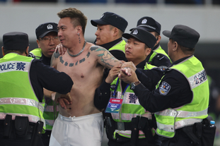 记者：德国足协内部有让诺伊尔回归的声音，需要纳帅主动出面（记者称德足协有人推动诺伊尔回归，需纳帅亲自出面）