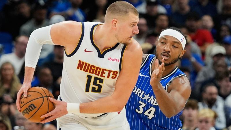 诺坎普新王？17岁的亚马尔和梅西谁更强？（诺坎普新王之争：17岁亚马尔能否比肩梅西？）