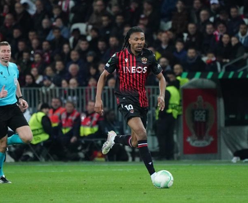 马卡：安东尼对阵里昂将首穿定制战靴，以此致敬F1巴西大奖赛（马卡：安东尼战里昂将首次上脚定制球鞋，致敬F1巴西大奖赛）