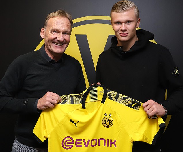 每体：莱万首选与巴萨续约，但也已开始研究其它联赛的报价