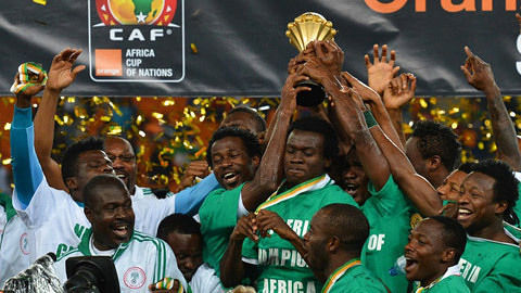 4-0横扫！意甲榜首易主，国米挤掉米兰，法布雷加斯惨败（4-0大胜！意甲领头羊易位，国米力压米兰，法布雷加斯遭惨败）