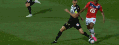 意媒：桑德兰想先租后买从米兰签圣地亚哥，已联系球员经纪人（意媒：桑德兰欲以租借+买断方式从米兰引进圣地亚哥，已与其经纪人接触）