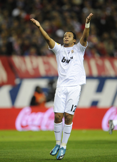 英媒：拜仁有意在一月永久签下梅努，已和他的经纪人直接会谈