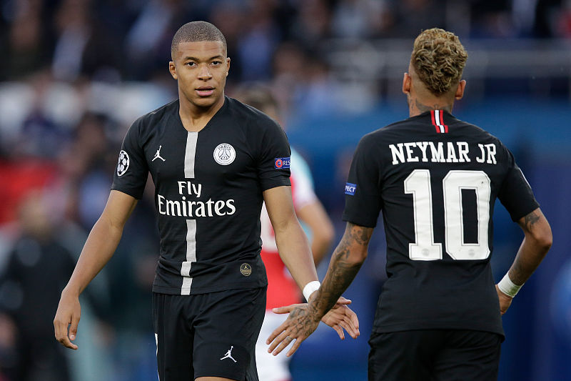 莱昂纳多21球6助攻助海港夺冠，中超总进球63球紧追武磊（莱昂纳多21球6助攻助海港封王，中超生涯63球逼近武磊）