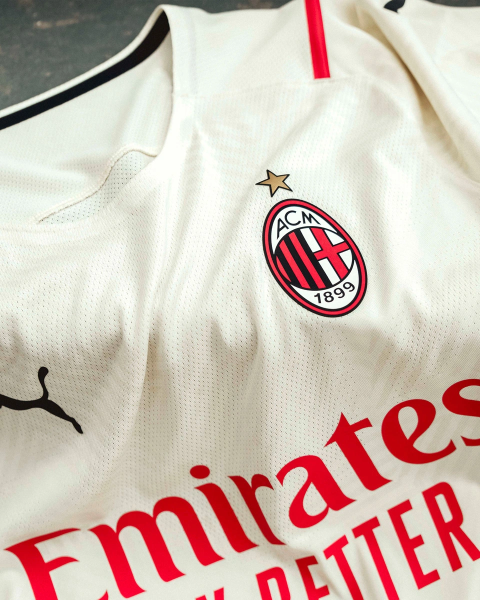 杨明洋：结局虽留遗憾，但这仍是一个无比精彩的赛季（杨明洋：收官留憾，赛季依旧精彩绝伦）